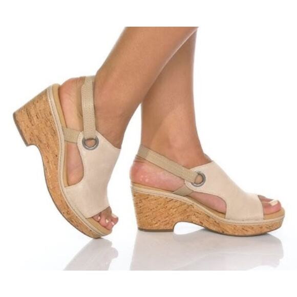Clarks Women's Giselle Sea Suede Slingback Platform Wedge Sandals Size 11M Beige - Picture 1 of 6